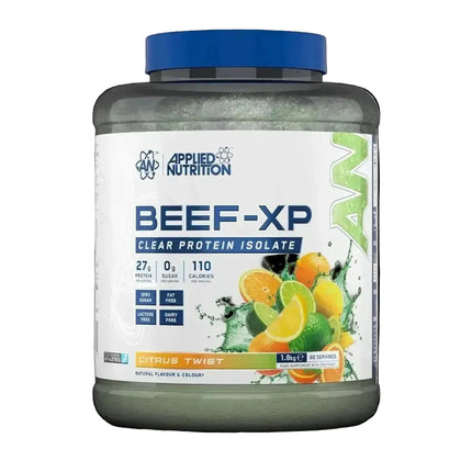 Un contenant plastique transparent avec un couvercle bleu contient bœuf-xp isolat protéiné protéine claire 1800g goût twist agrumes