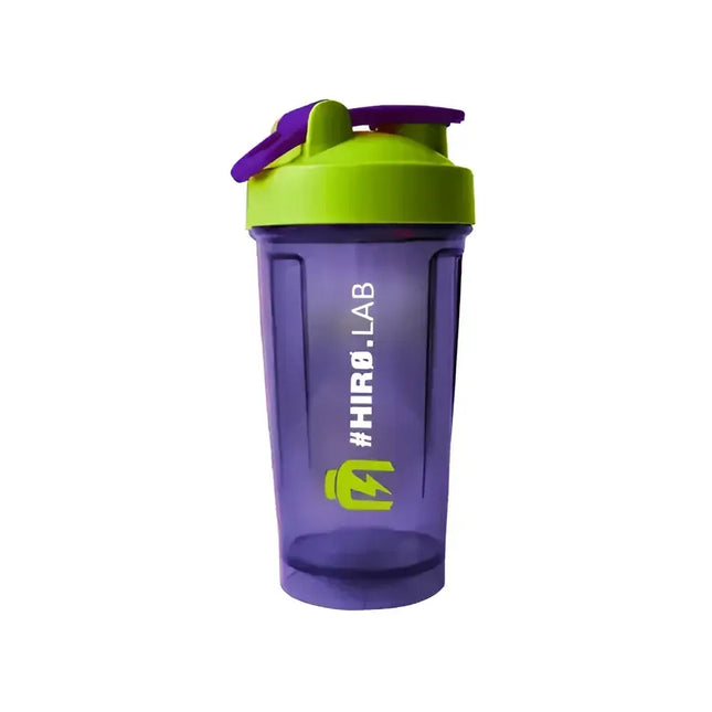 Vue arrière du shaker Mass Kong Hiro.Lab 500ml, design violet translucide et bouchon vert, logo #Hiro.Lab gravé